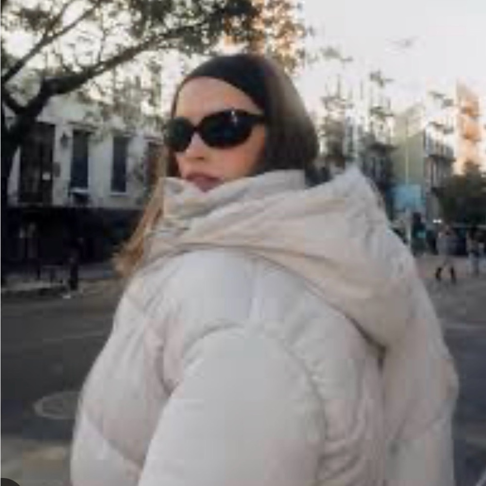 Zara Women's Off-White Puffer Jacket XL